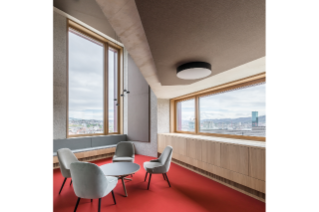 Aufenthaltsraum als Treffpunkt für die Bewohnerinnen und Bewohner, teilweise mit Teeküche ausgestattet (© Annett Landsmann, Zürich)